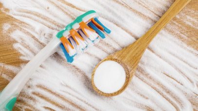 5 Ways to Naturally Whiten Teeth at Home 2020